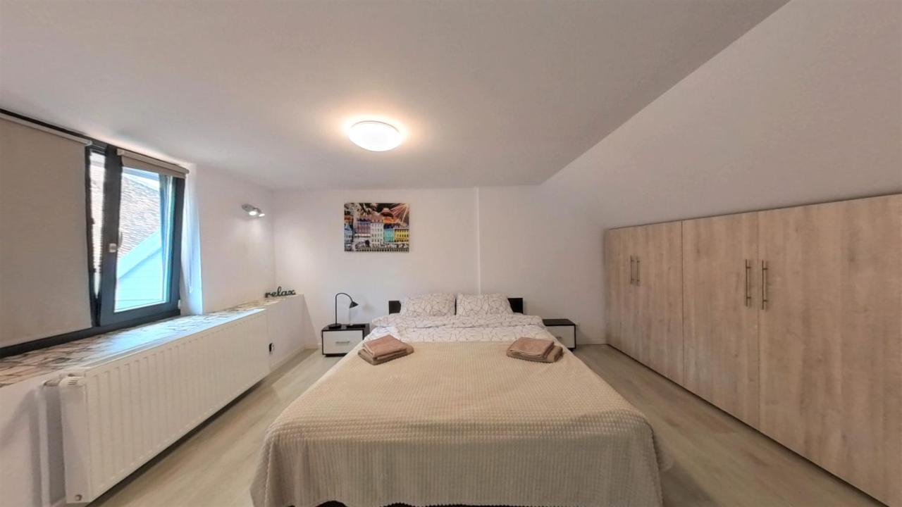 Casa J. Gusbeth - Brasov Apartment ภายนอก รูปภาพ