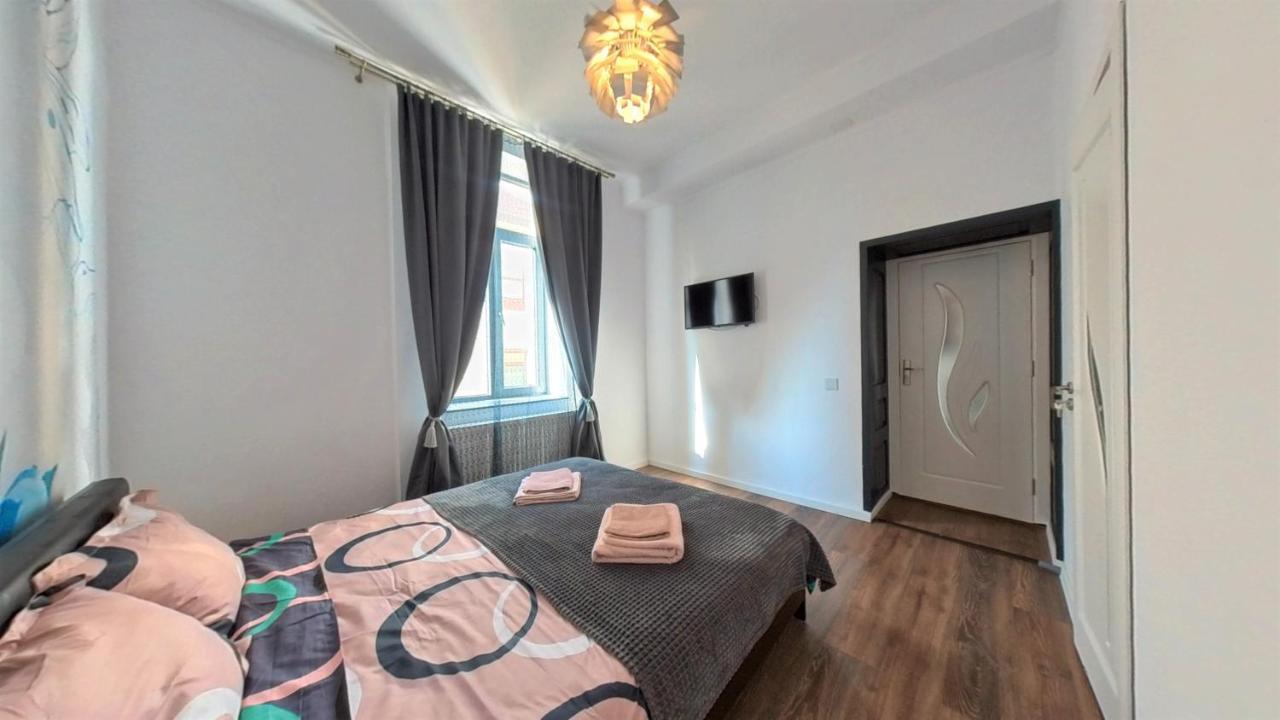 Casa J. Gusbeth - Brasov Apartment ภายนอก รูปภาพ